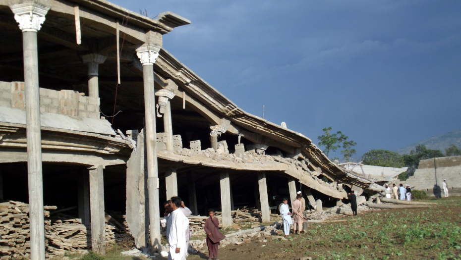 NAJMANJE 950 MRTVIH Stravičan bilans razornog zemljotresa u Avganistanu!