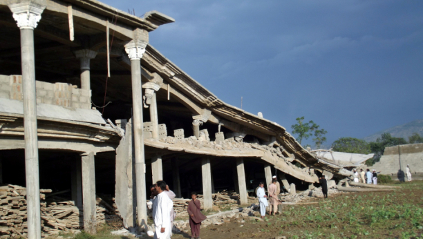 NAJMANJE 950 MRTVIH Stravičan bilans razornog zemljotresa u Avganistanu!
