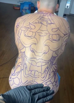 SVI SU ZANEMELI OD NJEGOVE TETOVAŽE Poznati NFL igrač šokirao novim izgledom (FOTO)