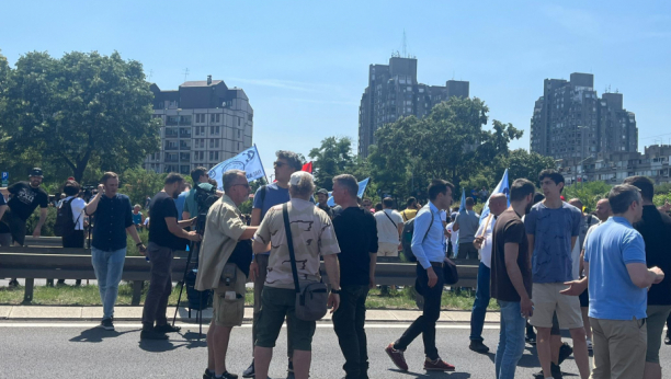 ŠTA HOĆE OVI LJUDI?! Radnici Fijata odbili sastanak sa predsednikom Vučićem, nastavljaju da maltretiraju sve građane Srbije i šibicare za pare uz deo opozicije