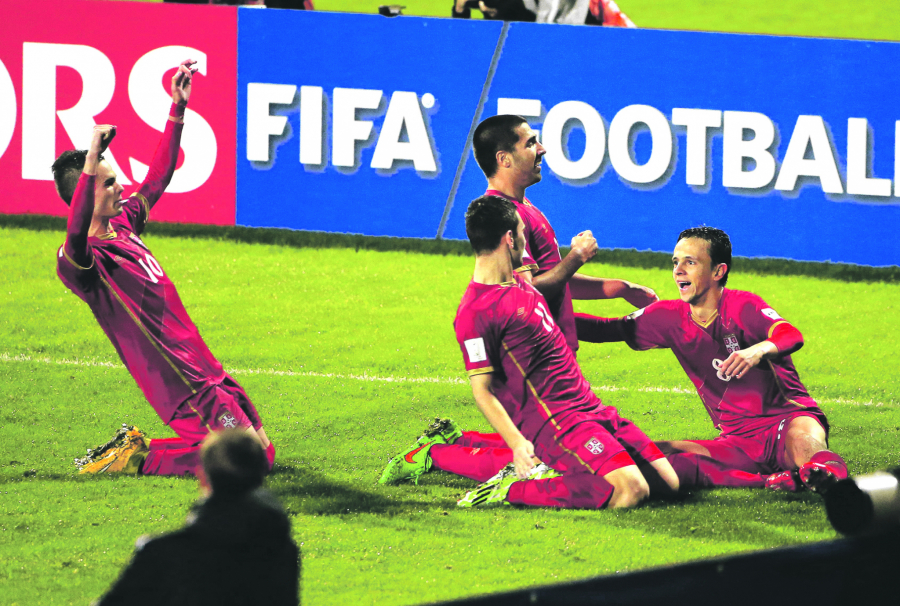 ORAO UŽIVA Fudbalski reprezentativac daje sebi oduška posle naporne sezone -u društvu dve princeze