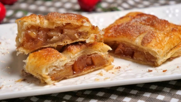 SAVRŠEN SLATKIŠ ZA LETNJE POPODNE Pita sa jabukama u lisnatom testu, vrhunsko uživanje