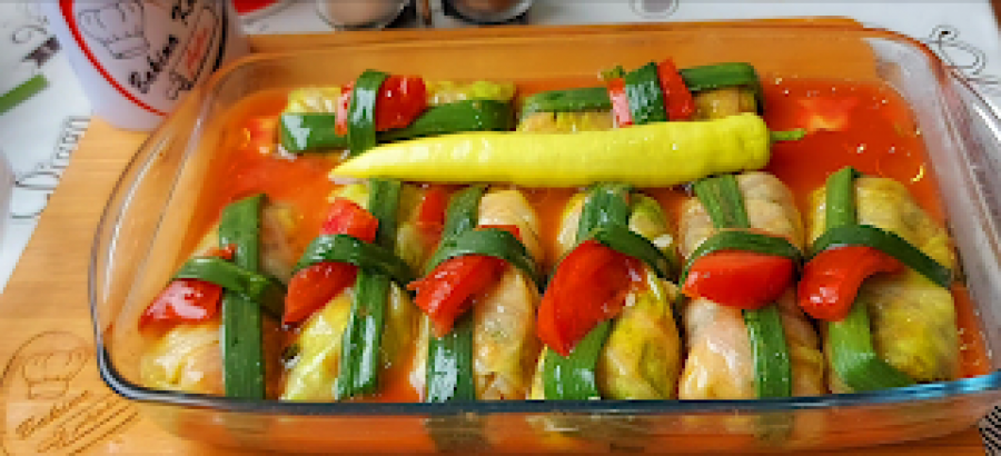 MALO SE POIGRAJTE I SLATKO RUČAJTE Spremite divan ručak sa vezanim sarmama (VIDEO)