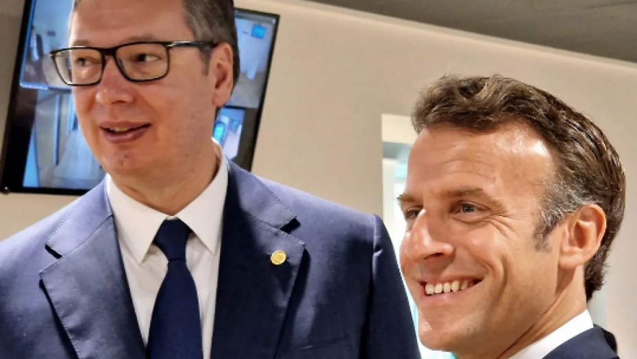 VUČIĆ I MAKRON PRE POČETKA SAMITA U BRISELU Srdačan i prijateljski susret sa predsednikom Francuske (FOTO)
