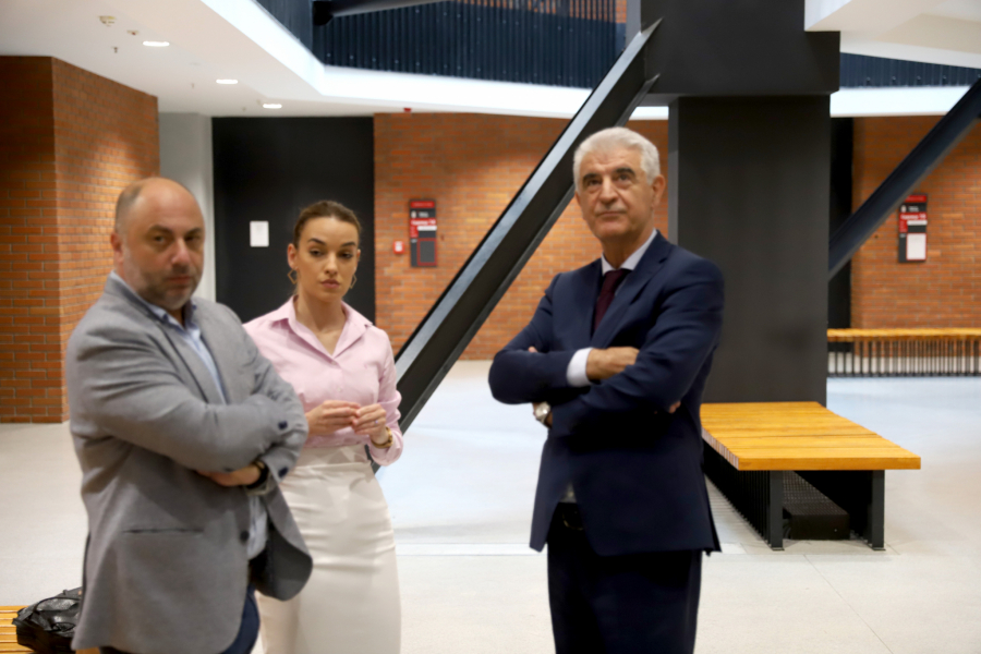 MIKA ŠOKIRAO: IVA IMALA POSEBAN ODNOS S OCEM Miroslav Aleksić izneo još jednu skandaloznu odbranu na račun glumice koja ga tuži