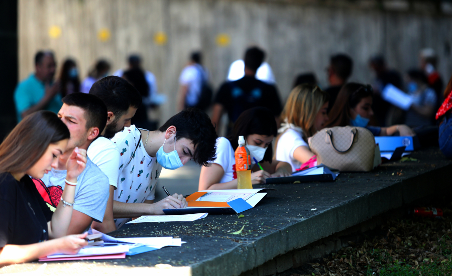 SVE MANJE BRUCOŠA NA BEOGRADSKOM UNIVERZITETU Ostalo skoro 3.000 mesta, a evo i na kojim fakultetima