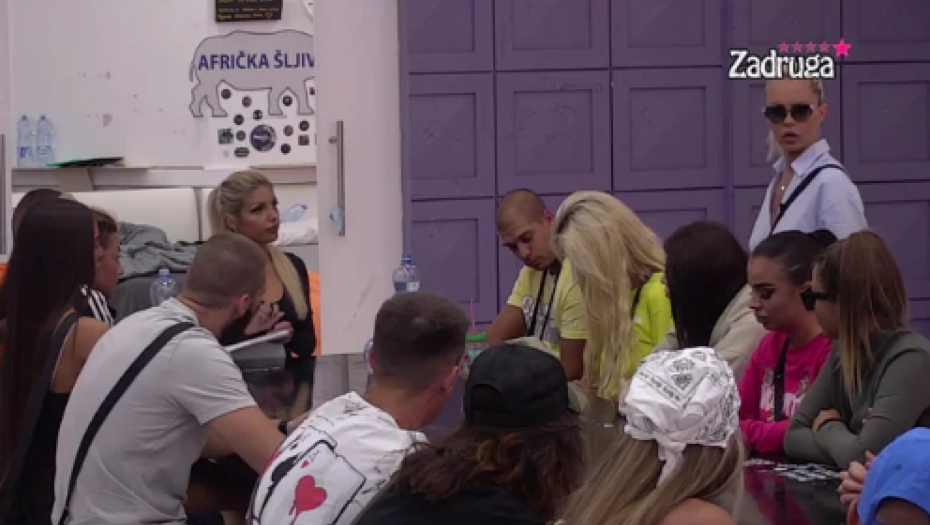 GLEDAOCI RAZOTKRILI MC ALEKS Jovana Tomić Matora nije mogla da sakrije sreću, ipak joj je stalo do nje