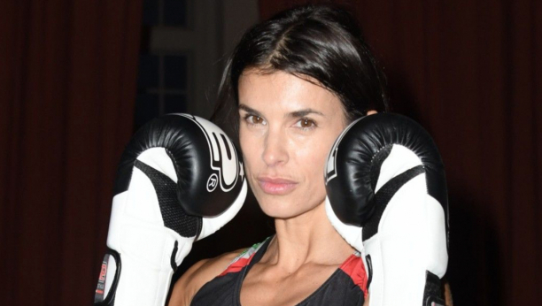 LEPOTA UDARACA Kik-boks dobio još jednu zvezdu - lepu Italijanku: Ring kao pista (FOTO/VIDEO)