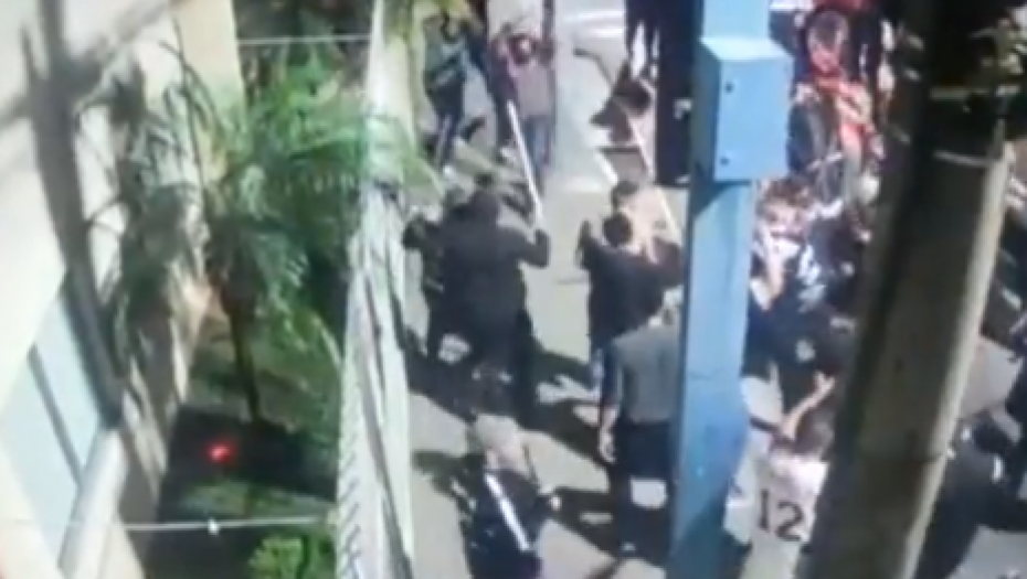 ŠOKANTAN SNIMAK Brazilski derbi završen tragedijom: Nastradao mladi navijač (VIDEO)