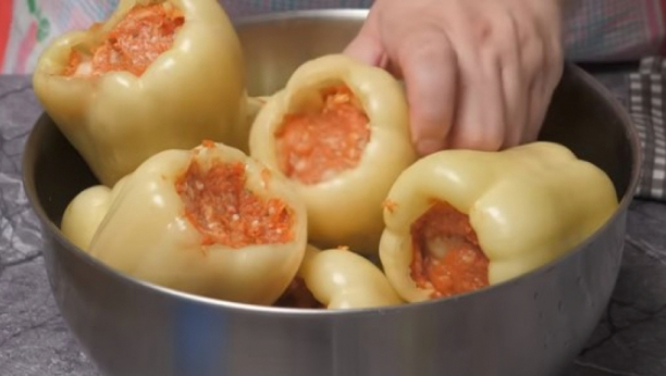 TRADICIONALNO JELO SRPSKE KUHINJE Punjene paprike, fantastični letnji ručak