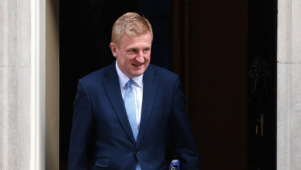 PODNEO OSTAVKU OLIVER DAUDEN Konzervativna partija britanskog premijera Borisa Džonsona ostala bez predsedavajućeg