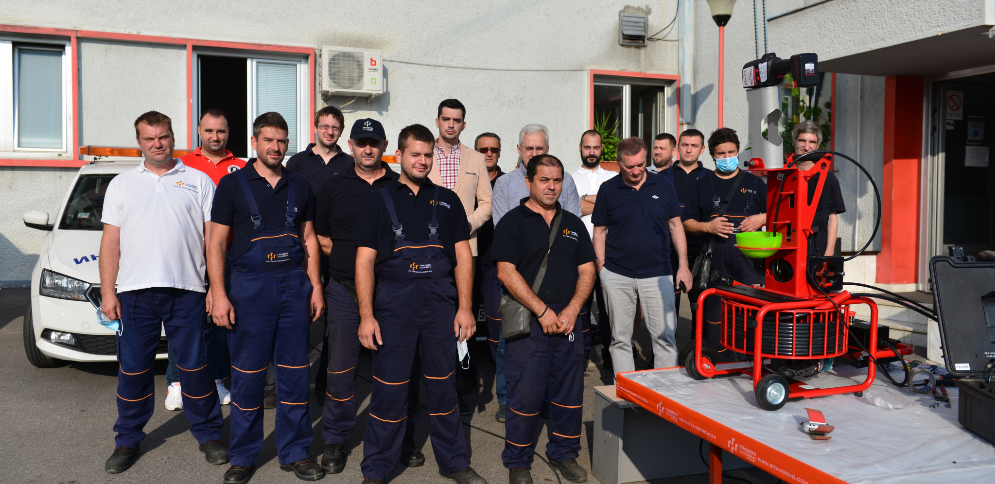 "HITNJACI" STAMBENOG OPREMLJENI MODERNIM ALATIMA I BRZI KAO SPECIJALCI