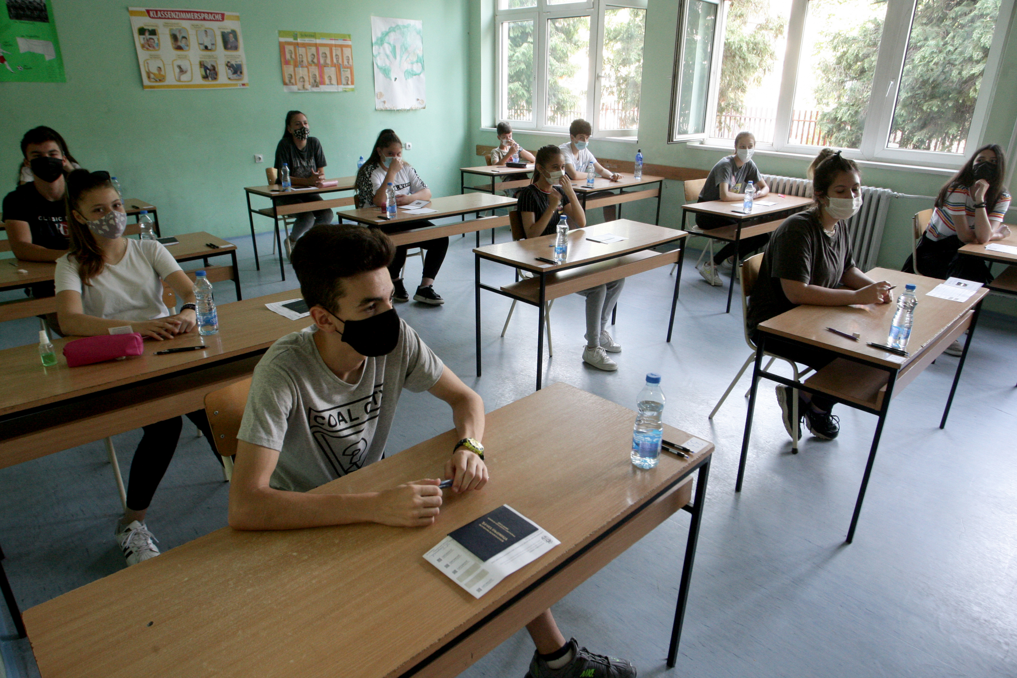 SVE JE SPREMNO ZA BEZBEDNO POLAGANJE MATURE Osmaci raspoređeni po školama u kojima će raditi završne testove