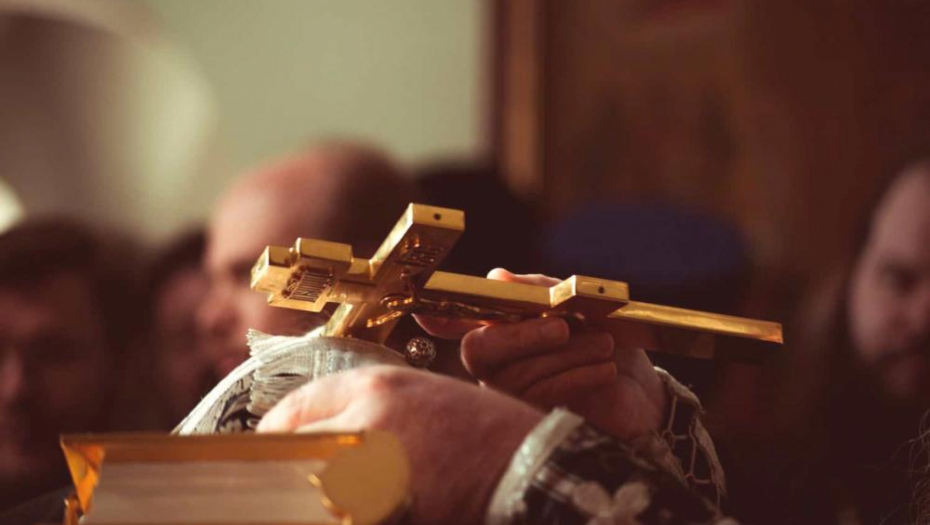 KADA SE TREBA PREKRSTITI TOKOM BOGOSLUŽENJA? Ovo su običaji i pravila ponašanja u svim pravoslavnim crkvama