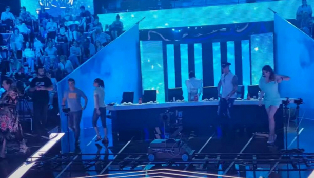 UZBUĐENJE RASTE Evo šta se dešava u bekstejdžu pred veliko finale Zvezda Granda, euforija hvata takmičare, ali i žiri (FOTO)