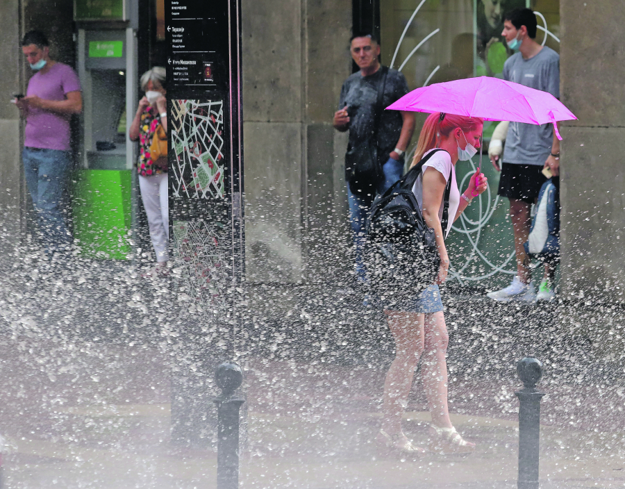 NOĆAS VELEOBRT Pogledajte gde će najpre padati kiša i opasti temperatura, a gde se očekuju nepogode