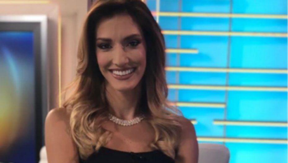 JOKSIMOVIĆI PODRŽALI ORLOVE U KATRU Jovana na tribinama lizala sladoled