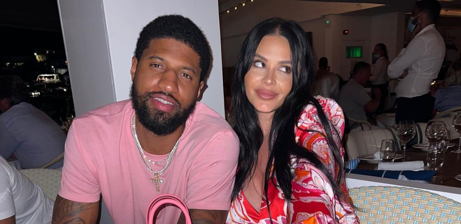 SRPSKI ZET UŽIVA U ČARIMA NOĆNOG ŽIVOTA BEOGRADA NBA zvezda lumpovala u srpskoj prestonici, oko njega atraktivne devojke, šta li će na to reći supruga Danijela (VIDEO)