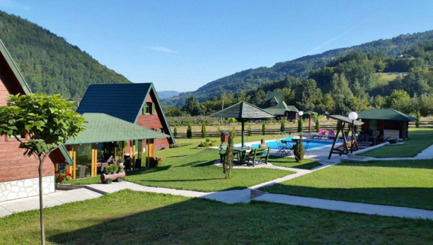 SRBI KOJI OVDE IMAJU PLAC MOGU 