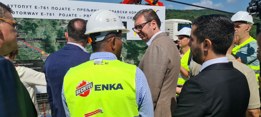 PREDSEDNIK VUČIĆ NA OTVARANJU AERODROMA ROSULJE 