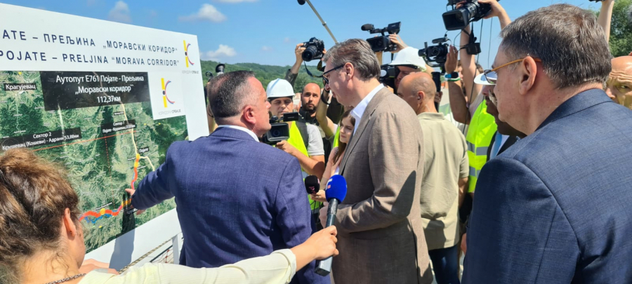 PREDSEDNIK VUČIĆ NA OTVARANJU AERODROMA ROSULJE 