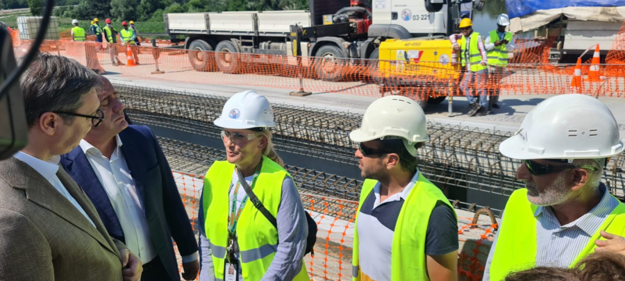PREDSEDNIK VUČIĆ NA OTVARANJU AERODROMA ROSULJE 
