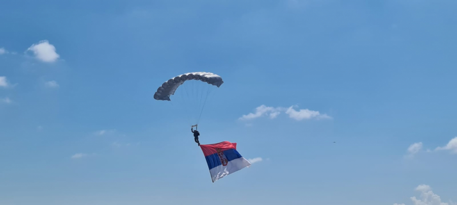 PREDSEDNIK VUČIĆ NA OTVARANJU AERODROMA ROSULJE 