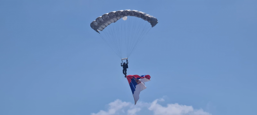 PREDSEDNIK VUČIĆ NA OTVARANJU AERODROMA ROSULJE 