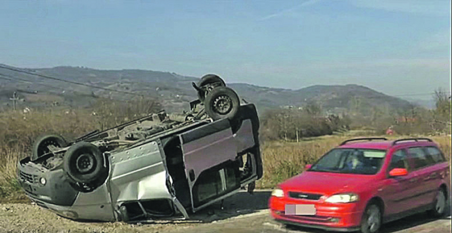 TINEJDŽERI SA PROSLAVE PUNOLETSTVA OTIŠLI PRAVO U SMRT Četvorica drugova tragično nastradala  nedaleko od Čačka