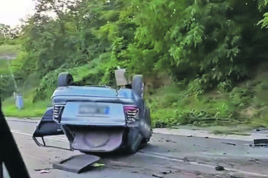 TINEJDŽERI SA PROSLAVE PUNOLETSTVA OTIŠLI PRAVO U SMRT Četvorica drugova tragično nastradala  nedaleko od Čačka