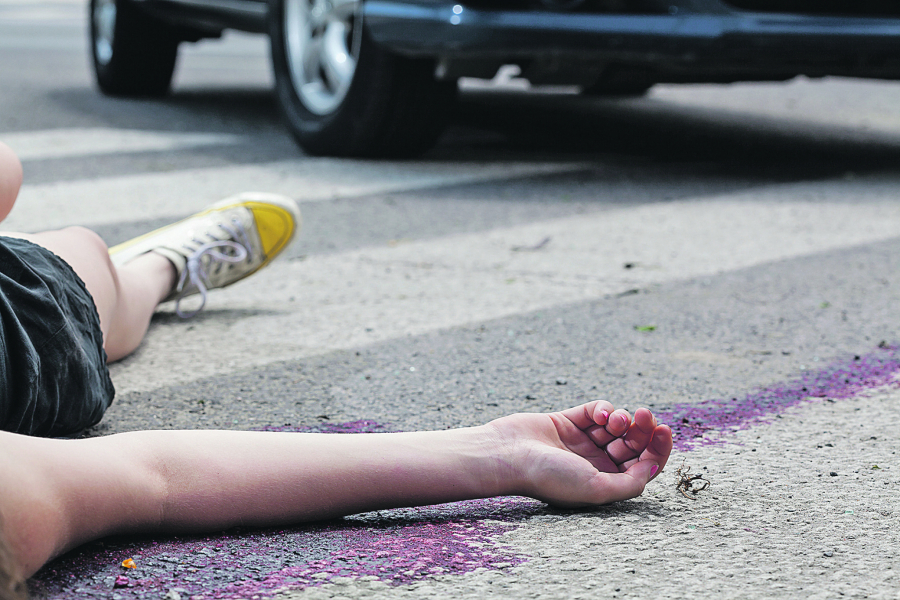 TINEJDŽERI SA PROSLAVE PUNOLETSTVA OTIŠLI PRAVO U SMRT Četvorica drugova tragično nastradala  nedaleko od Čačka