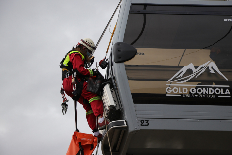 ZA NJIH NE POSTOJI PREPREKA Gorska služba spašavanje u smenama motri na ovim srpskim planinama