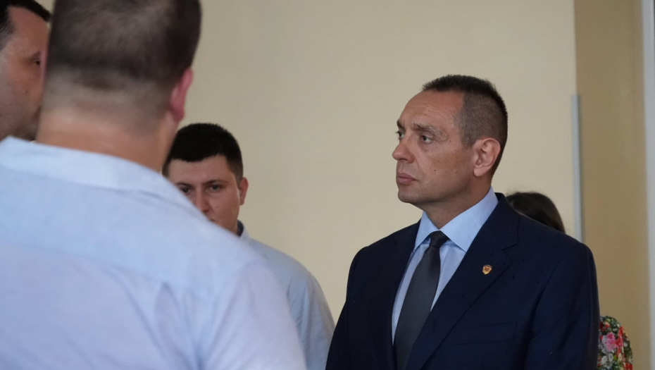 VULIN SA STUDENTIMA: Lake i teške droge ne postoje, marihuana neće biti legalizovana!