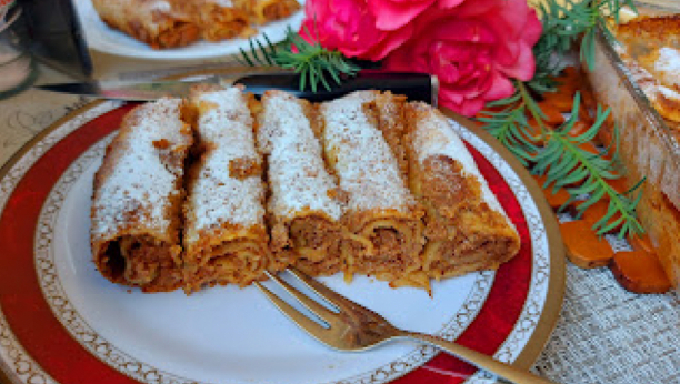 VRHUNSKA POSLASTICA UZ POPODNEVNU KAFICU Prelivene palačinke sa orahom, užitak 