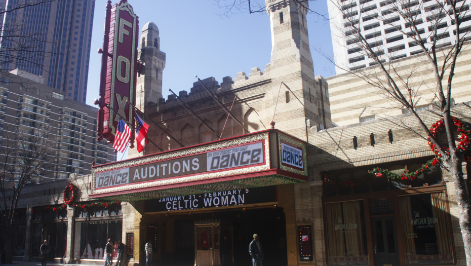 GLUMAC IMAO ODNOSE SA TAKMIČARKOM Skandal u popularnom šou, momentalno otpušten nakon što je isplivalo sve u javnost