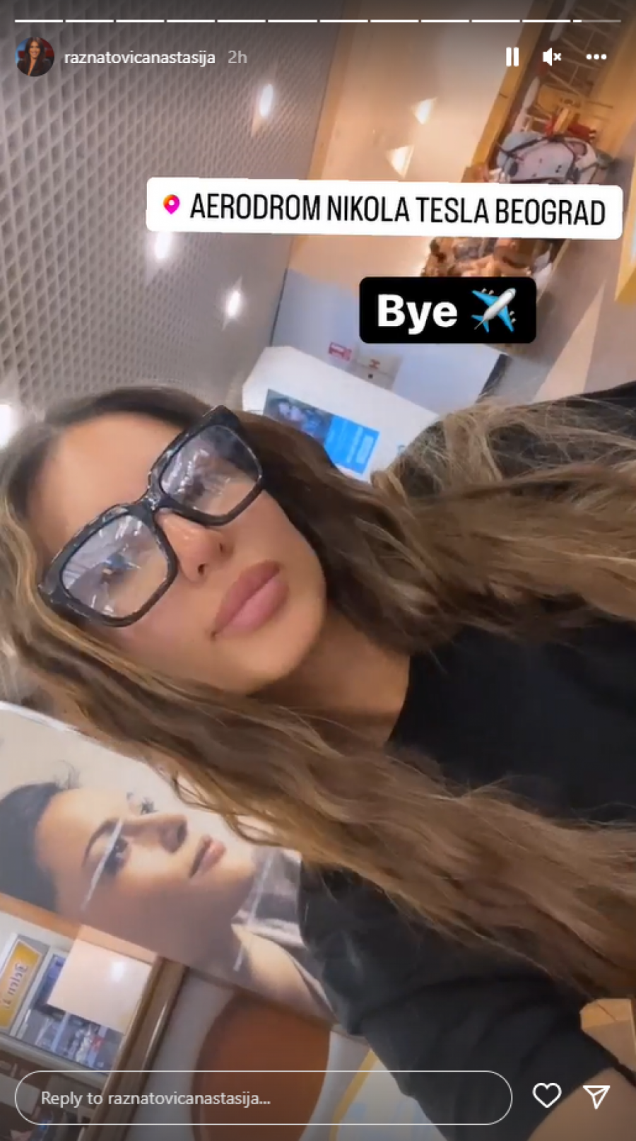 VRATILA SE SA EGZOTIČNE DESTINACIJE Anastasija Ražnatović uhvaćena na aerodromu bez trunke šminke (FOTO)