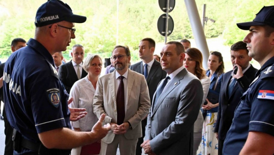 VULIN OBIŠAO REKONSTRUISANI GRANIČNI PRELAZ KOTROMAN Srbija koju predvodi Aleksandar Vučić radi i stvara