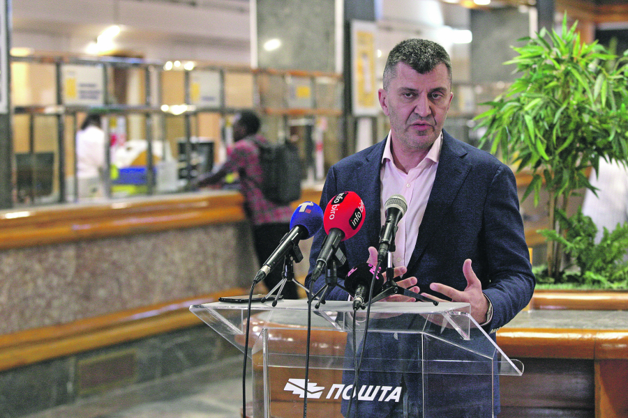 U BANJAMA SE USIJALI TELEFONI Interesovanje za vaučere od 15.000 dinara ogromno