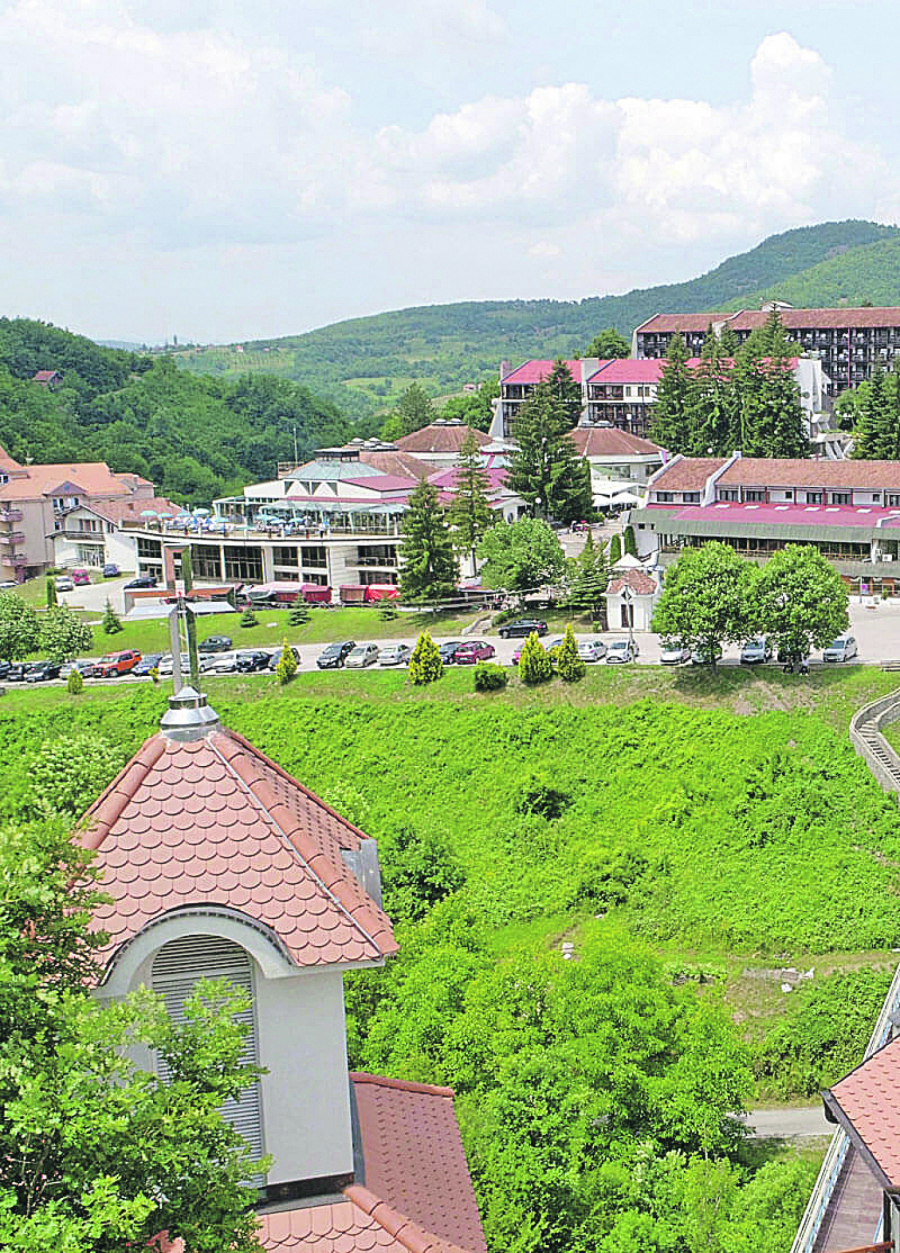 U BANJAMA SE USIJALI TELEFONI Interesovanje za vaučere od 15.000 dinara ogromno