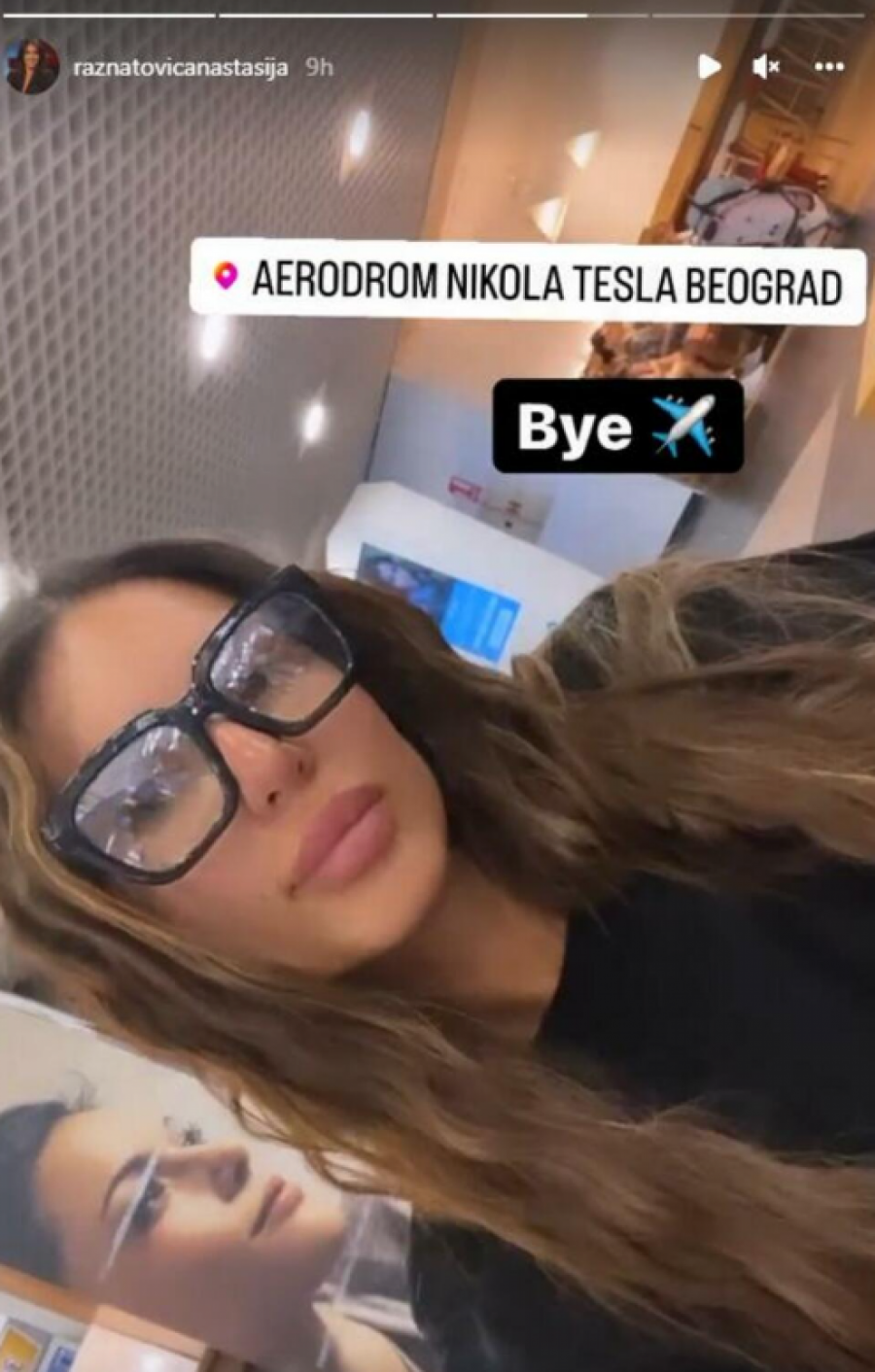 IPAK NAPUŠTA SRBIJU Anastasija Ražnatović se vratila sa Ibice gde je uživala sa fudbalerom, a sada ponovo odlazi (FOTO)