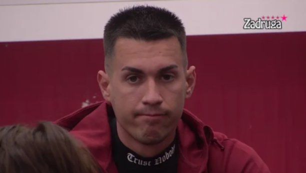 OSTAVILA GA DEVOJKA! Mateja Matijević dobio korpu, otišao na žurku, njoj stigla dojava, ljubio se sa drugom