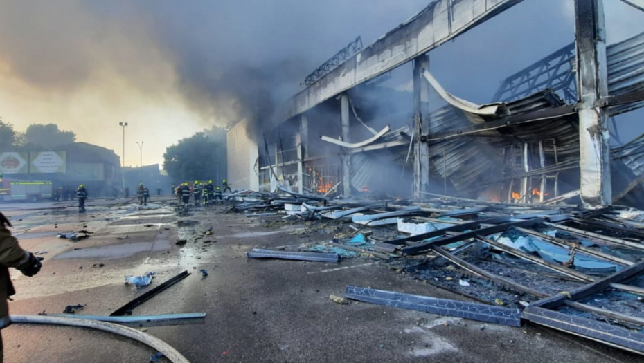UKRAJINCI SAOPŠTILI STRAVIČNU VEST U napadu na tržni centar u Kremenčuku najmanje 10 preminulih i 40 povređenih