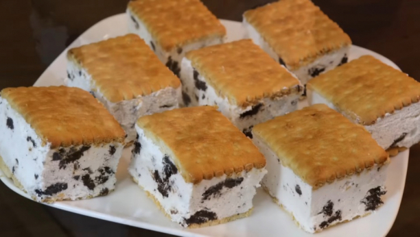 IDEALNA LETNJA POSLASTICA Ledena torta sa čokoladom i keksom, ukusna i osvežavajuća! (VIDEO)
