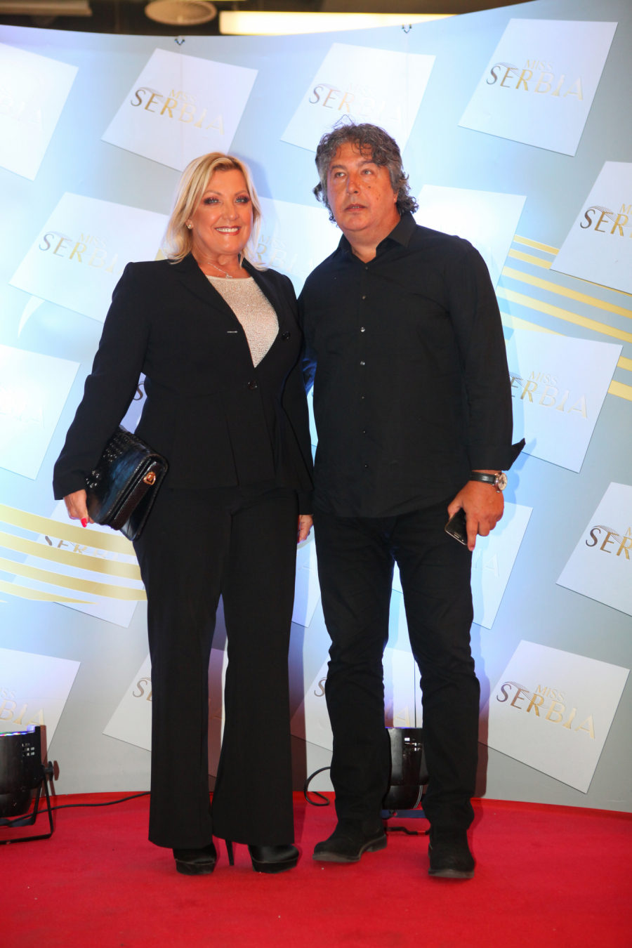 PROBLEMI U VEZI SNEŽANE ĐURIŠIĆ I VANJE MILOŠEVIĆ Usnimljen sa našom novinarkom, njihov snimak izazvao opšti haos (VIDEO)