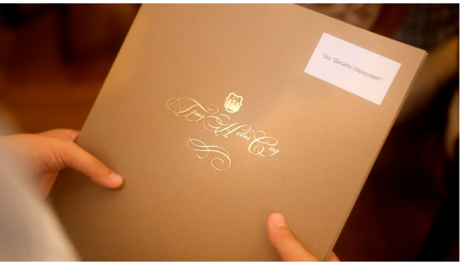 VUČEVIĆ URUČIO VIDOVDANSKE NAGRADE NAJBOLJIM UČENICIMA: Ako se odlučite da deo svog školovanja ili studiranja provedete u inostranstvu, vratite se u otadžbinu (FOTO)