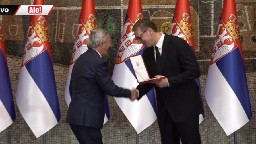 PREDSEDNIK ODLIKOVAO SELEKTORE Pešić i Piksi dobili vidovdanska priznanja