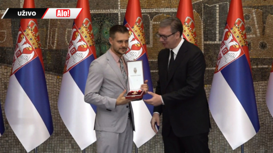 NIKO NIJE NI SLUTIO O ČEMU JE REČ Otkrivena simbolika Bikovićeve kravate, ima veze sa Hramom Svetog Save, a značenje će vas oduševiti