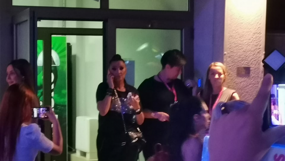 STIGLI SU I ONI Luna Đogani i Marko Miljković došli su na spektakl koji je priredila Zorica Brunclik, evo ko se još pojavio večeras (FOTO)