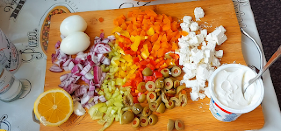 HRANLJIVA I IZDAŠNA Spremite letnju salatu na jednostavan način (VIDEO)