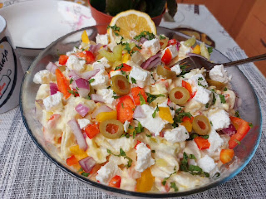 HRANLJIVA I IZDAŠNA Spremite letnju salatu na jednostavan način (VIDEO)